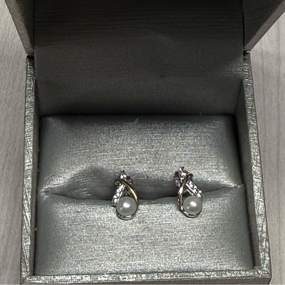 10k Gold  & 9.25 Silver Pearl and Diamond Earrings - Picture 1 of 5